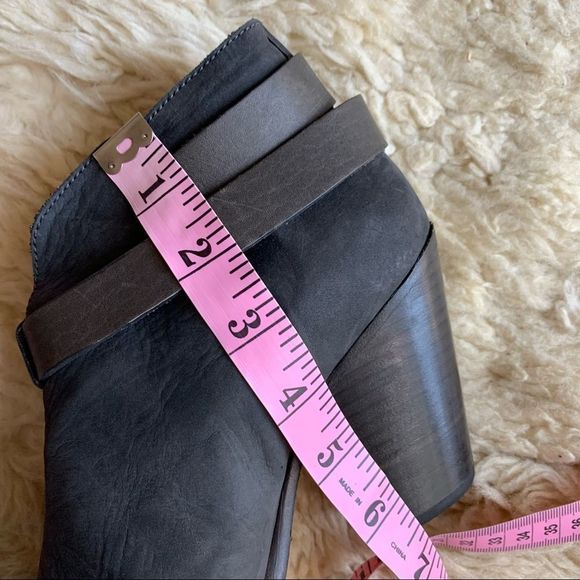 Elegant Black Ankle Boots - Picture 15 of 15